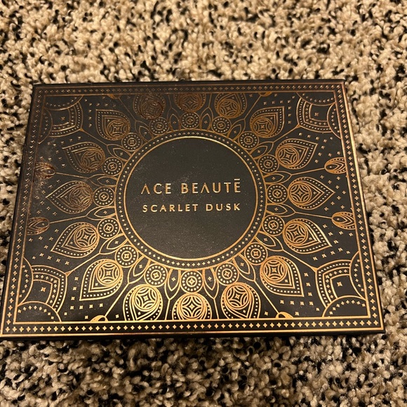 Ace Beaute scarlet dusk unused eye shadow palette - Picture 2 of 2